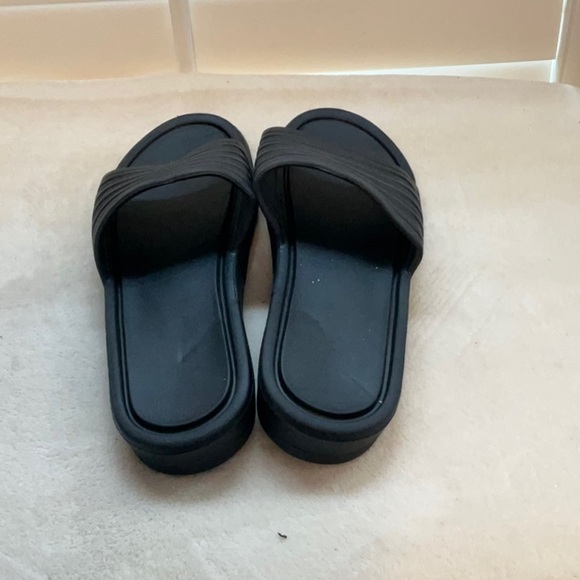 Men's Black Slide Sandals - Picture 4 of 9